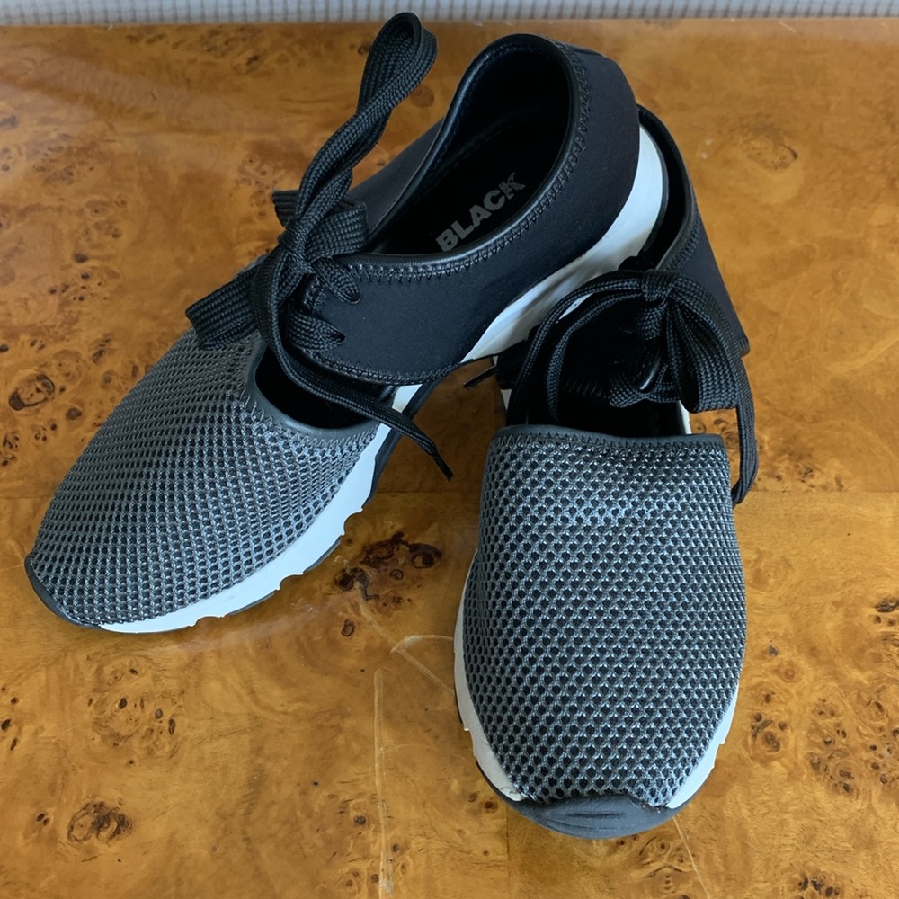 All Black Mesh Sneakers Women’s Black Gray Combo